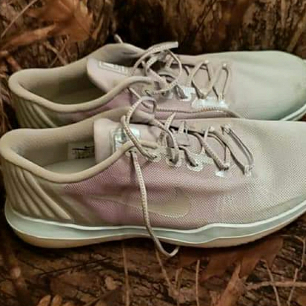 Women's Nike Tennis Shoes